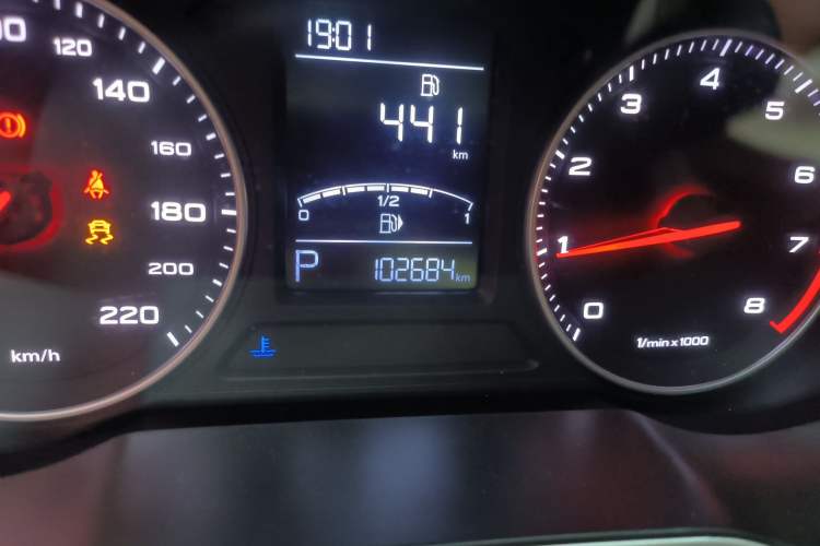 Used MG ZS 2017 16T Automatic Flagship Internet Edition Odometer Close Up