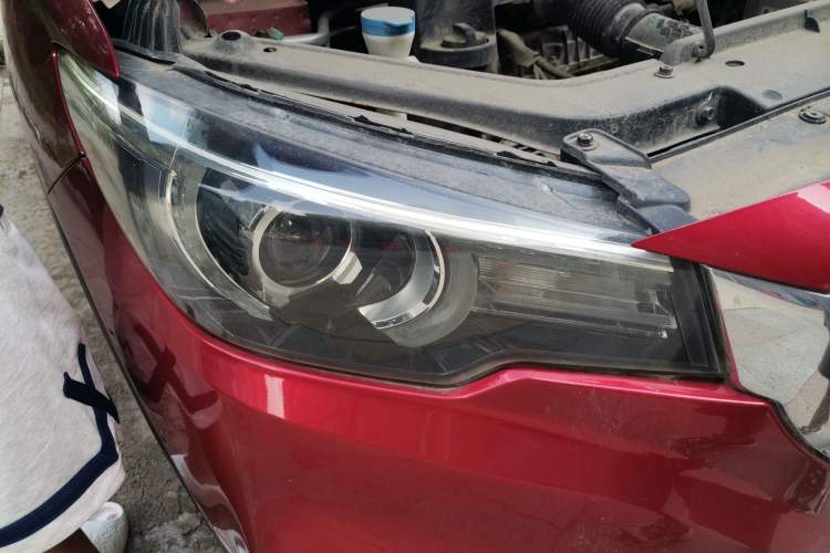 Used MG ZS 2017 1.5L Automatic Luxury Edition Right Front Headlight