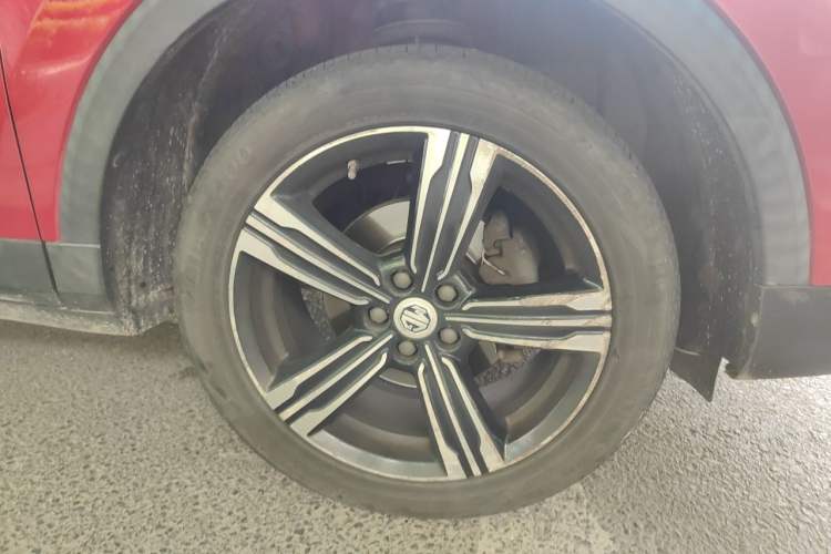 Used MG ZS 2017 16T Automatic Flagship Internet Edition Right Front Wheel Hub