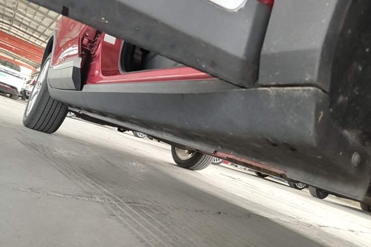 Used MG ZS 2017 1.5L Automatic Luxury Edition Right Side Sill