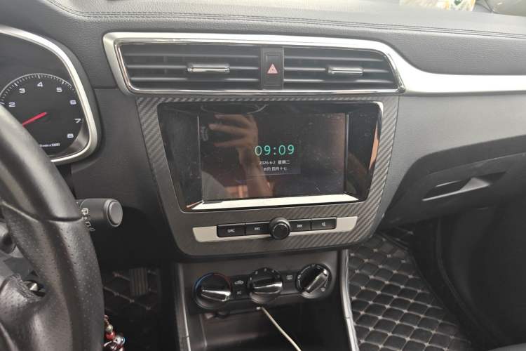 Used MG ZS 2017 1.5L Manual Elite Edition Audio And AC Panel