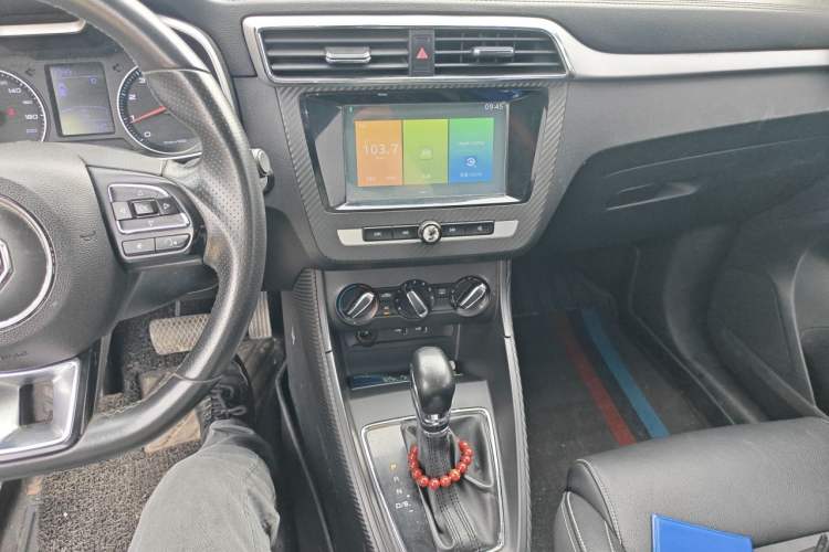 Used MG ZS 2017 1.5L Automatic Luxury Edition Audio And AC Panel