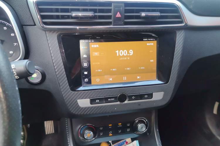 Used MG ZS 2017 1.5L Automatic Luxury Internet Edition Audio And AC Panel