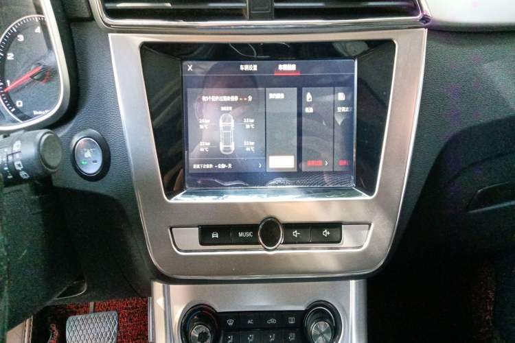 Used MG ZS 2017 1.5L Automatic Luxury Internet Edition Audio And AC Panel