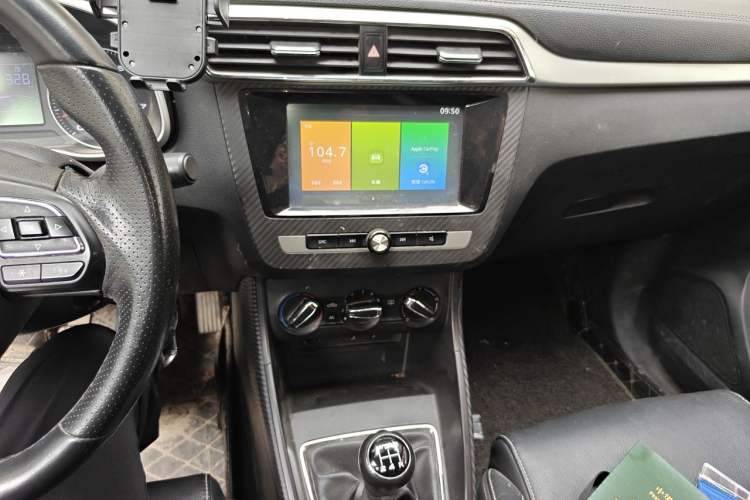Used MG ZS 2017 1.5L Manual Luxury Edition Audio And AC Panel