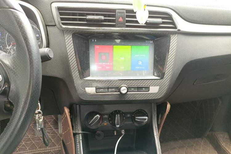 Used MG ZS 2017 1.5L Manual Elite Edition Audio And AC Panel