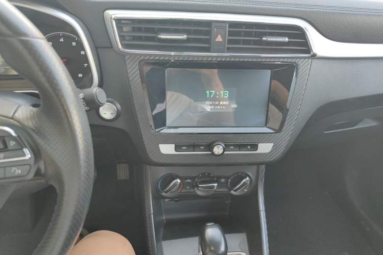 Used MG ZS 2017 1.5L Automatic Elite Edition Audio And AC Panel