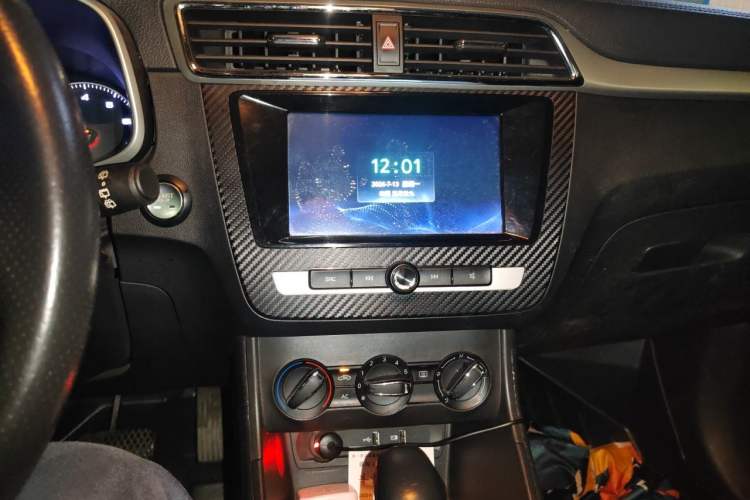Used MG ZS 2017 1.5L Automatic Luxury Edition Audio And AC Panel