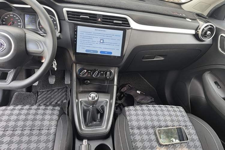 Used MG ZS 2017 1.5L Manual Fashion Edition Audio And AC Panel