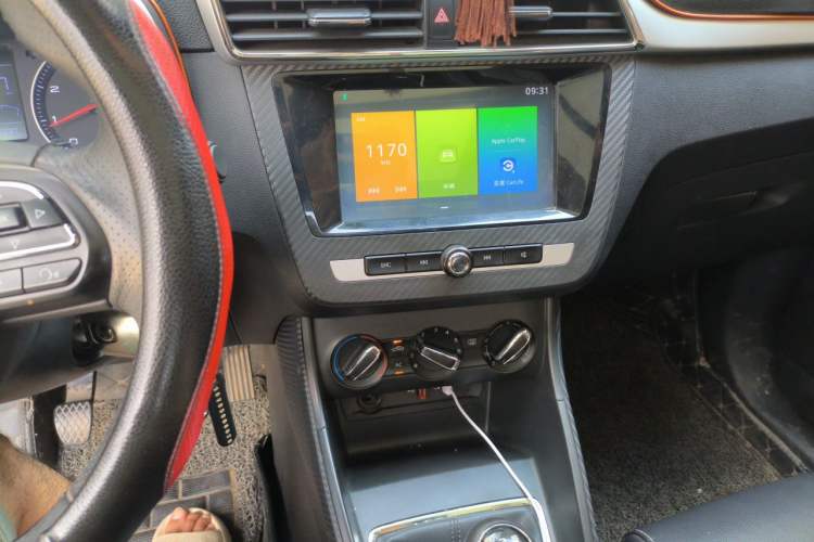 Used MG ZS 2017 1.5L Manual Luxury Edition Audio And AC Panel