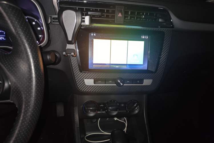 Used MG ZS 2017 1.5L Automatic Elite Edition Audio And AC Panel