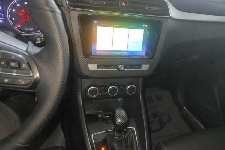 Used MG ZS 2017 1.5L Automatic Luxury Edition Audio And AC Panel