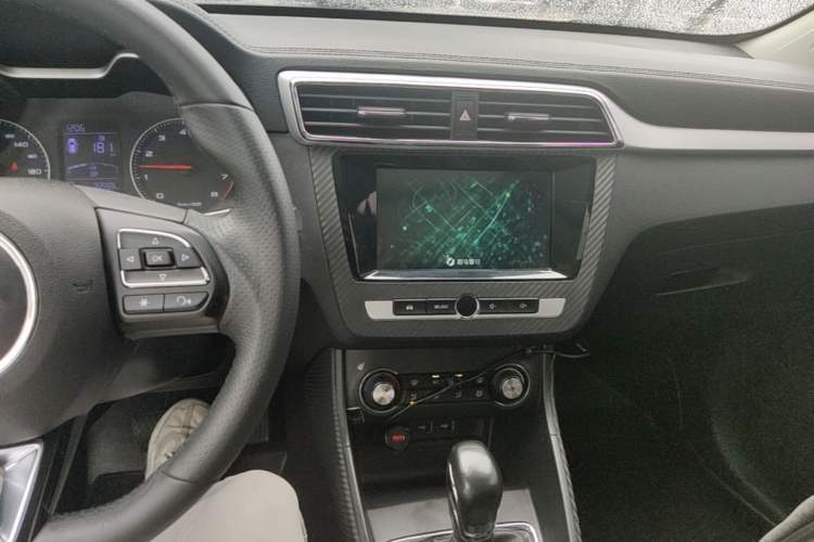 Used MG ZS 2017 1.5L Automatic Luxury Internet Edition Audio And AC Panel