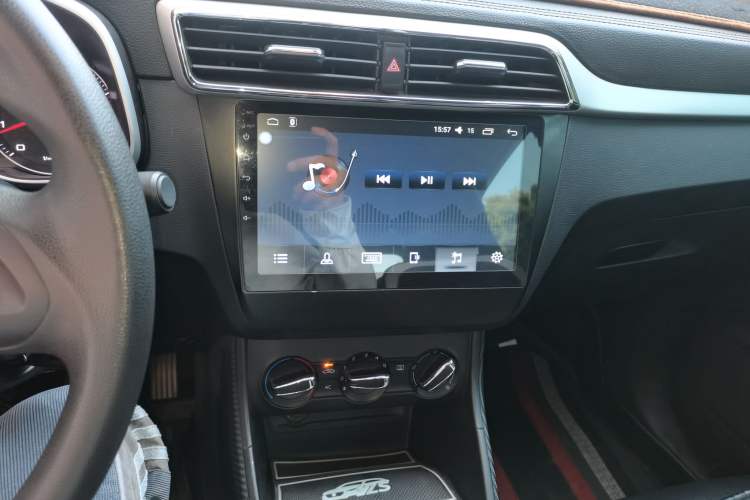 Used MG ZS 2017 1.5L Manual Fashion Edition Audio And AC Panel