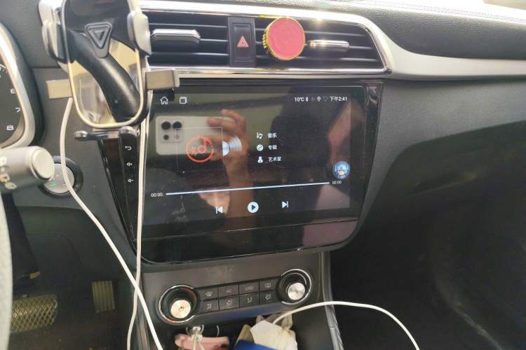 Used MG ZS 2017 1.5L Automatic Luxury Internet Edition Audio And AC Panel