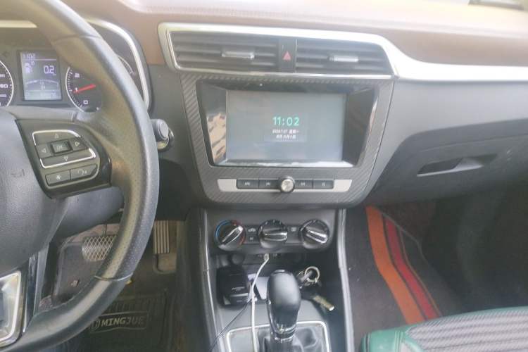 Used MG ZS 2017 1.5L Automatic Luxury Edition Audio And AC Panel