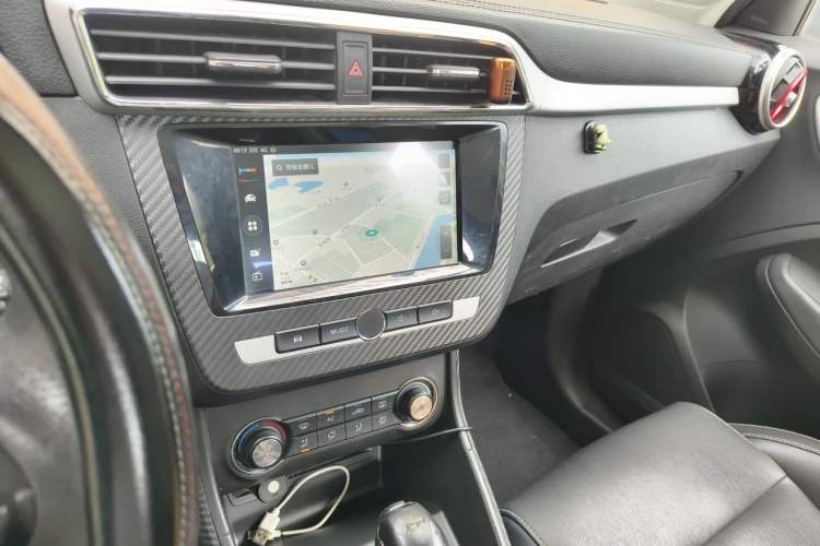 Used MG ZS 2017 1.5L Automatic Luxury Edition Audio And AC Panel