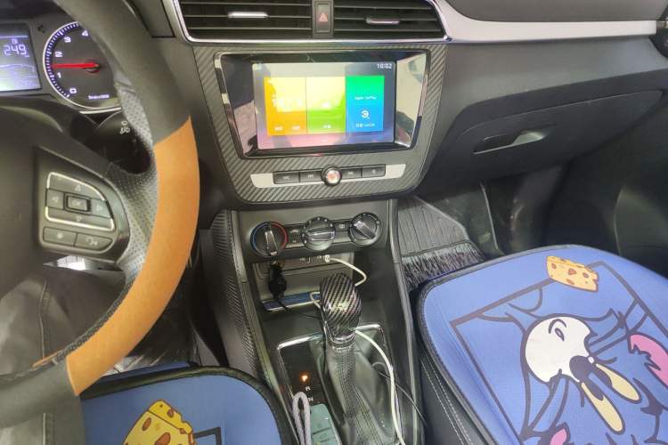 Used MG ZS 2017 1.5L Automatic Luxury Edition Audio And AC Panel