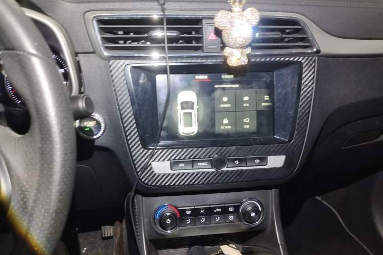 Used MG ZS 2017 1.5L Automatic Luxury Internet Edition Audio And AC Panel