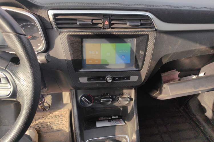 Used MG ZS 2017 1.5L Manual Elite Edition Audio And AC Panel