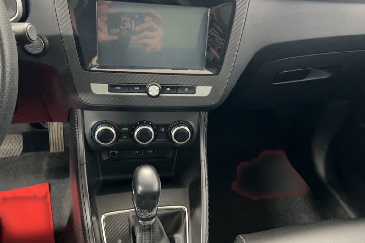 Used MG ZS 2017 1.5L Automatic Luxury Internet Edition Audio And AC Panel