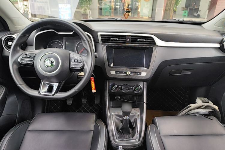 Used MG ZS 2017 1.5L Manual Elite Edition Center Console