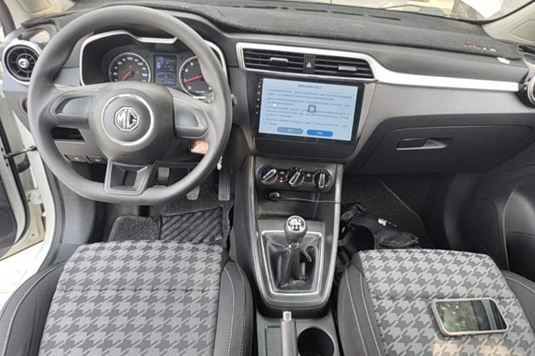 Used MG ZS 2017 1.5L Manual Fashion Edition Center Console