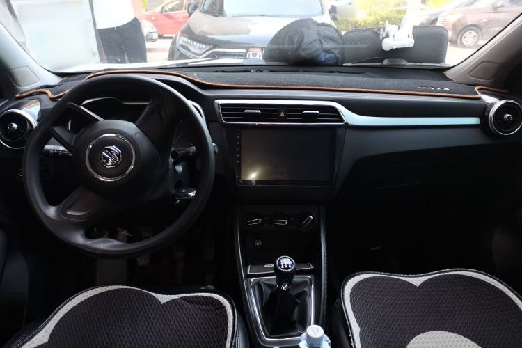 Used MG ZS 2017 1.5L Manual Fashion Edition Center Console