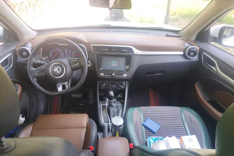 Used MG ZS 2017 1.5L Automatic Luxury Edition Center Console