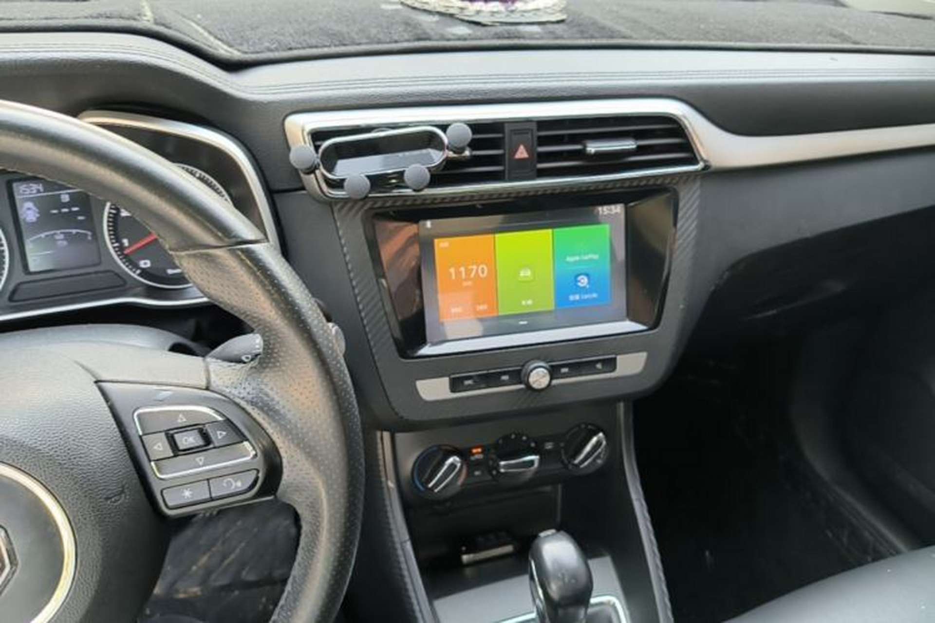 Used MG ZS 2017 1.5L Automatic Luxury Edition Center Console