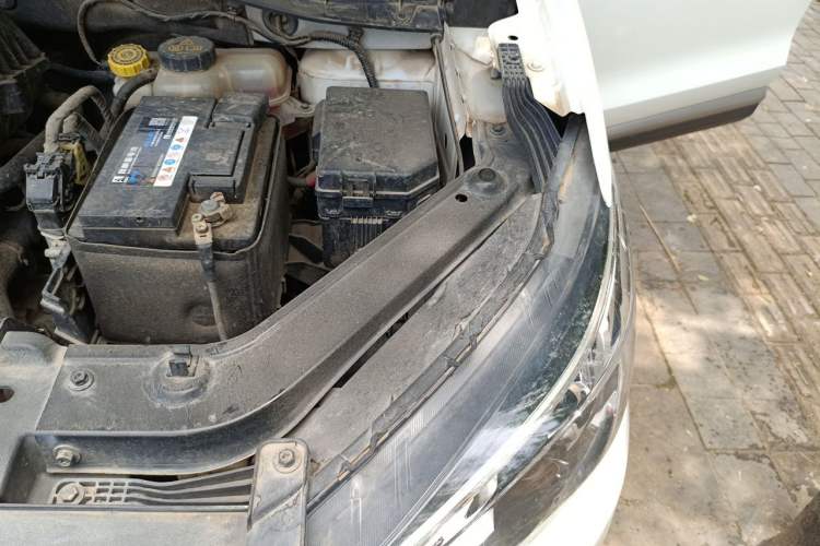 Used MG ZS 2017 1.5L Manual Elite Edition Engine Bay Left