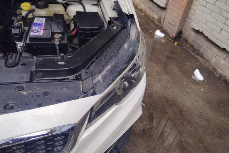 Used MG ZS 2017 1.5L Automatic Elite Edition Engine Bay Left