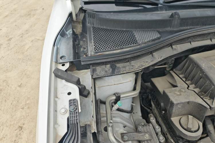 Used MG ZS 2017 1.5L Automatic Luxury Edition Engine Bay Right