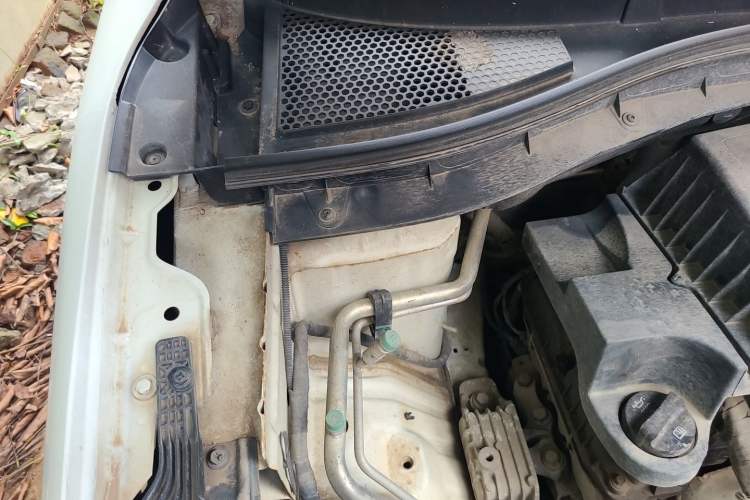 Used MG ZS 2017 1.5L Automatic Luxury Edition Engine Bay Right