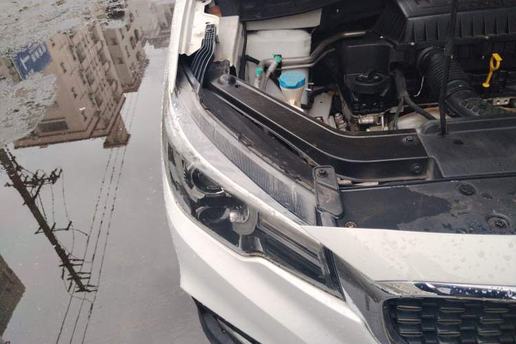 Used MG ZS 2017 1.5L Automatic Elite Edition Engine Bay Right