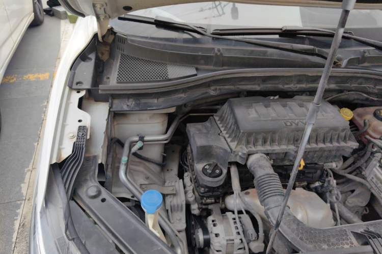Used MG ZS 2017 1.5L Automatic Elite Edition Engine Bay Right