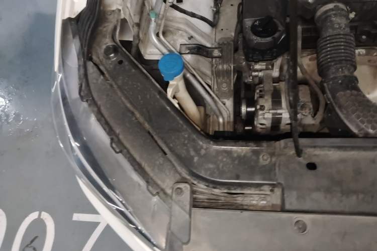 Used MG ZS 2017 1.5L Automatic Luxury Internet Edition Engine Bay Right