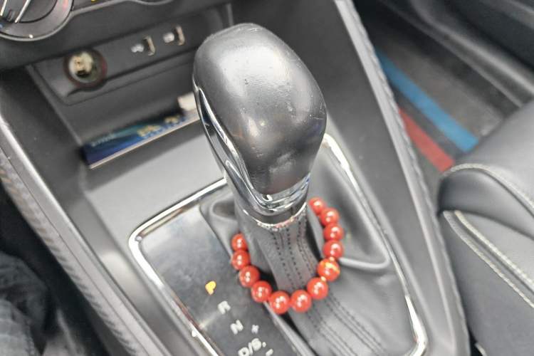 Used MG ZS 2017 1.5L Automatic Luxury Edition Gear Lever