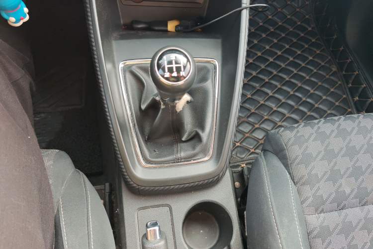 Used MG ZS 2017 1.5L Manual Comfort Edition Gear Lever