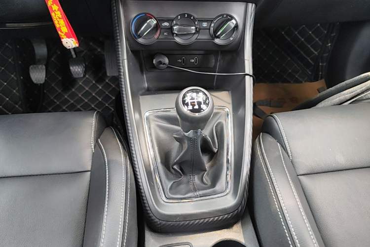 Used MG ZS 2017 1.5L Manual Elite Edition Gear Lever