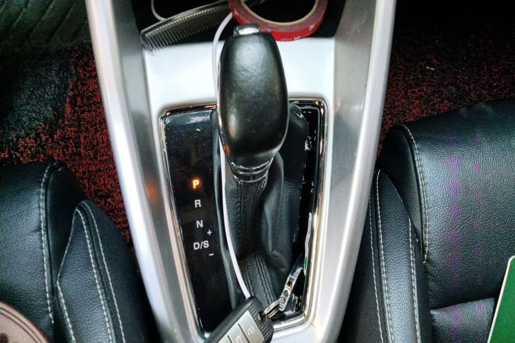 Used MG ZS 2017 1.5L Automatic Luxury Internet Edition Gear Lever