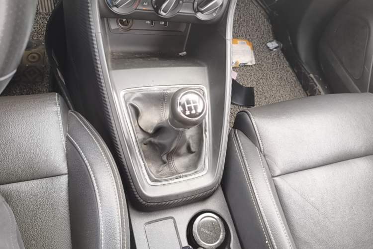 Used MG ZS 2017 1.5L Manual Luxury Edition Gear Lever