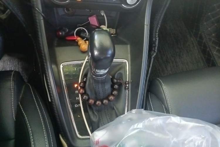 Used MG ZS 2017 1.5L Automatic Luxury Internet Edition Gear Lever