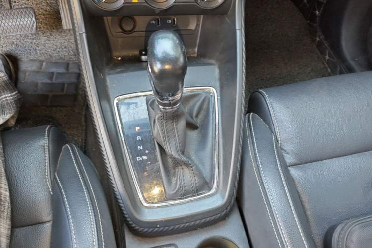 Used MG ZS 2017 1.5L Automatic Luxury Edition Gear Lever