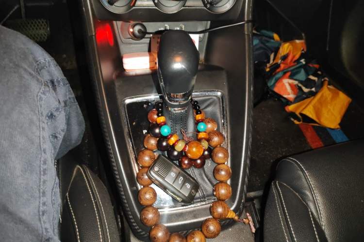 Used MG ZS 2017 1.5L Automatic Luxury Edition Gear Lever