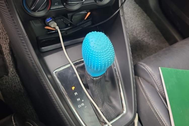 Used MG ZS 2017 1.5L Automatic Luxury Edition Gear Lever