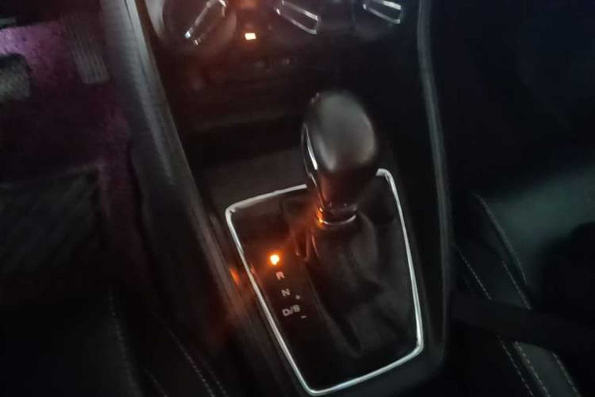 Used MG ZS 2017 1.5L Automatic Luxury Edition Gear Lever