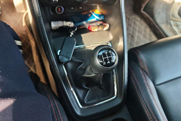 Used MG ZS 2017 1.5L Manual Comfort Edition Gear Lever