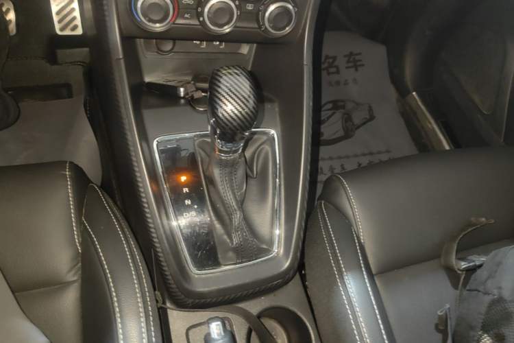 Used MG ZS 2017 1.5L Automatic Luxury Edition Gear Lever