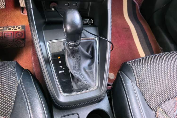 Used MG ZS 2017 1.5L Automatic Elite Edition Gear Lever